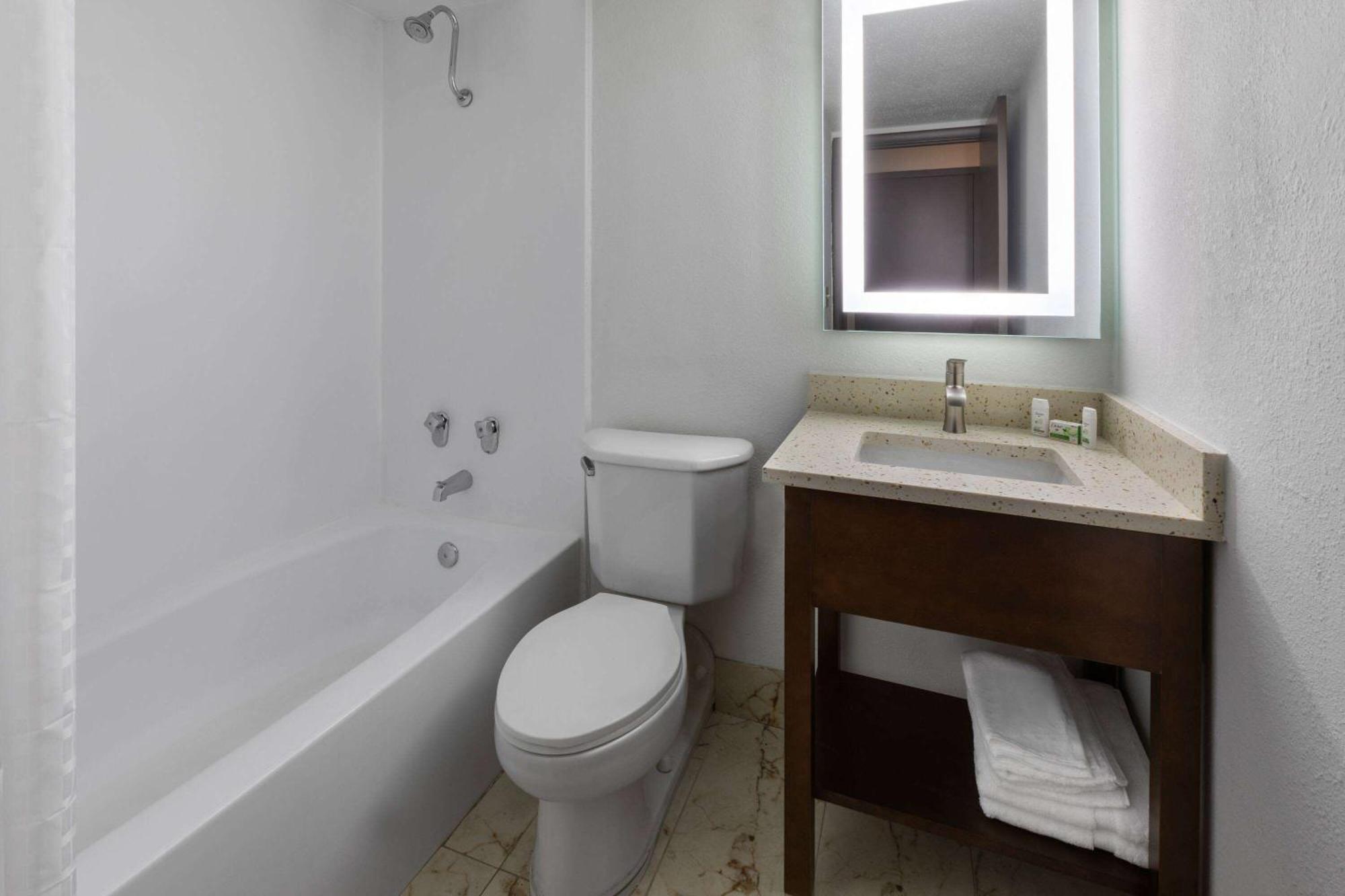 Wingate By Wyndham Troy Hotel Buitenkant foto